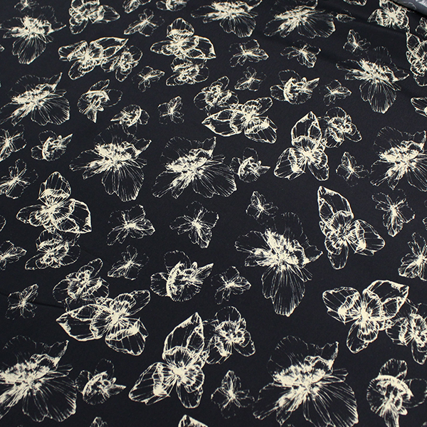 1721/6 Плательно-блузочная вискоза стилизованные цветы на черном фоне